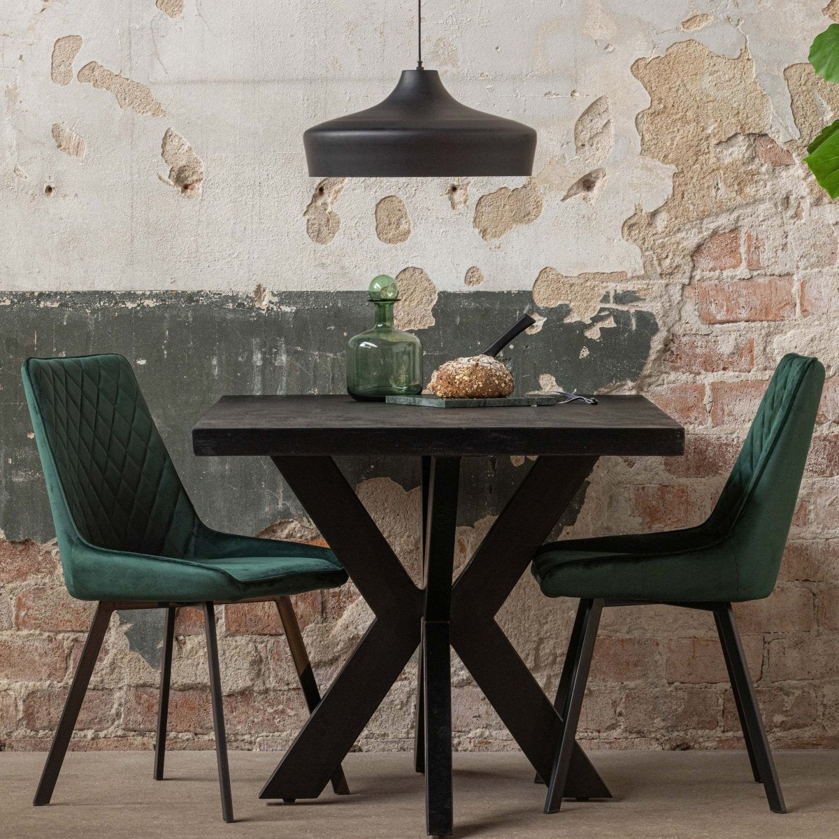 Jedálenský stôl z mangového dreva Memphis Black 160x90 cm obdĺžnik Mahom