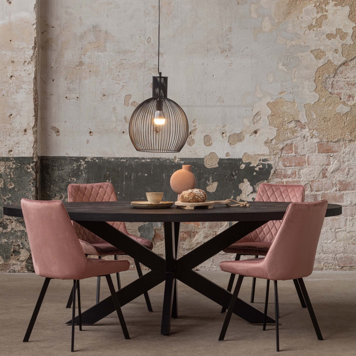 Jedálenský stôl z mangového dreva Tulsa Black 240×110 cm oválny Mahom