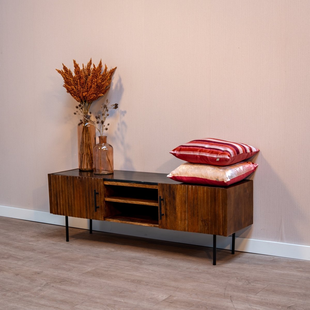 TV stolík z mangového dreva Tucson 140 cm Mahom